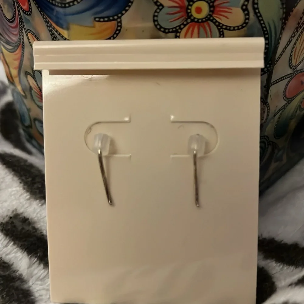 Sterling Silver Earrings Very Pretty 🩶🩶 - Picture 2 of 3